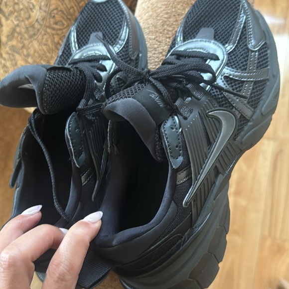 Nike trainers V2K Running shoes all black super stylish - Picture 5 of 5